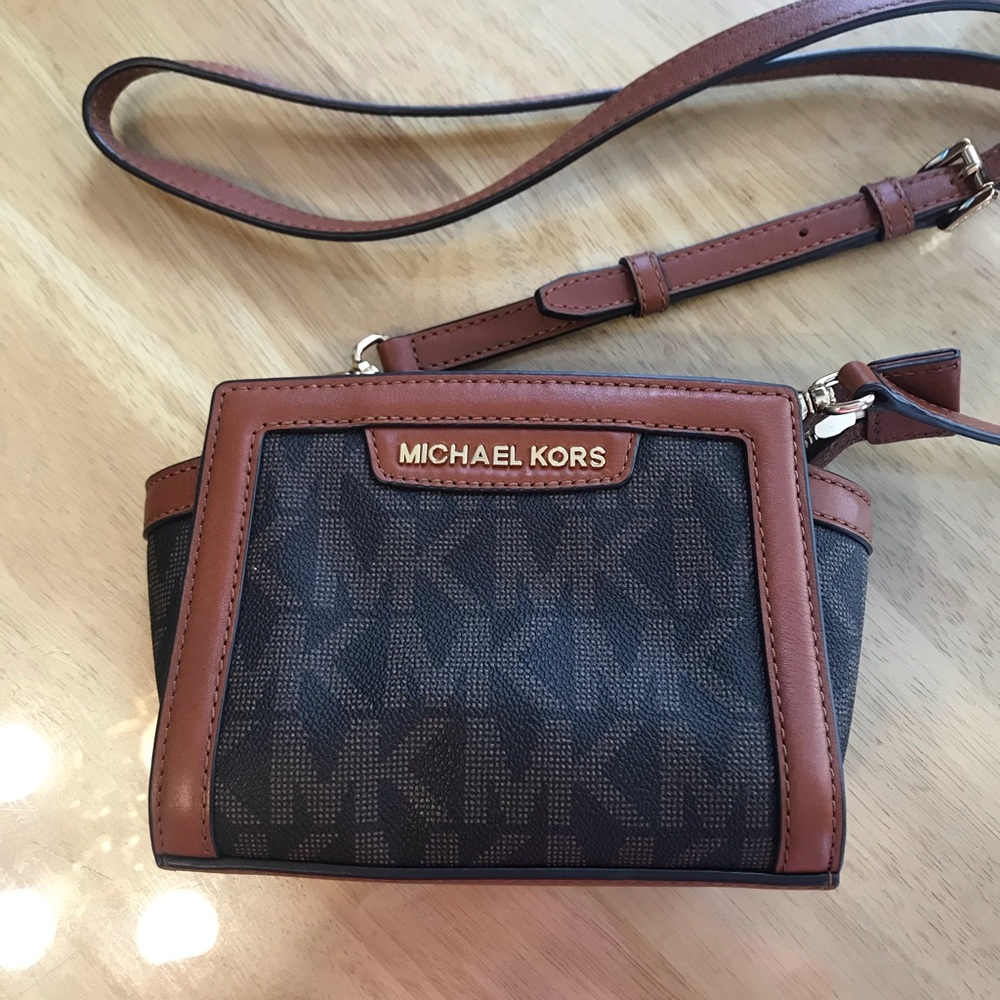Michael Kors selma mini messenger cross body bag